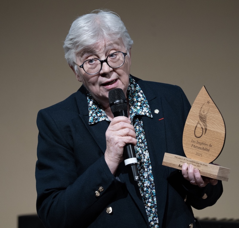 Annette Masson lors de la remise du trophée de l'accessibilité 2025 catégorie précurseurs